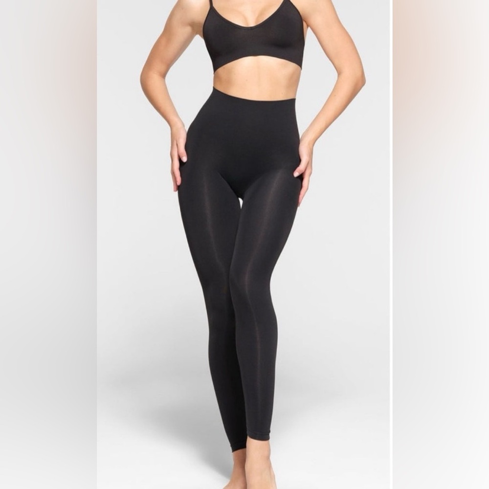 SKIMS Soft Smoothing Seamless Leggings | Black | Size S | Sculpting Fit